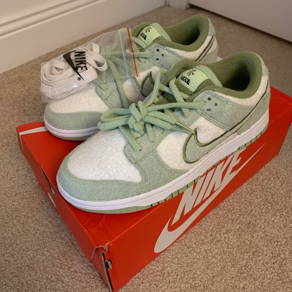 NWT Nike Dunk Low SE - “Honeydew Fleece” - Women’s 8 (Men’s 6.5)